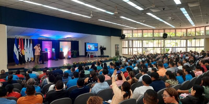 Más de 60 mil educadores se gradúan en Historia e Identidad Nacional