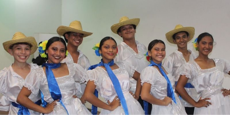Río San Juan celebra su identidad y talento en la Gala Artística Departamental “Cosechas y Victorias”