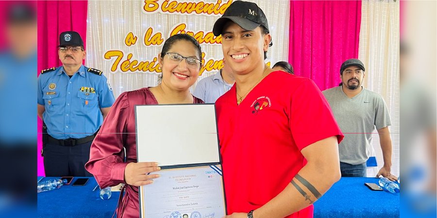 Centro Técnico de Nueva Guinea Celebra su promoción número 31