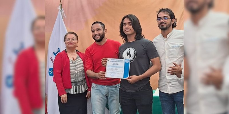 Celebran segunda promoción en Cursos Especializados