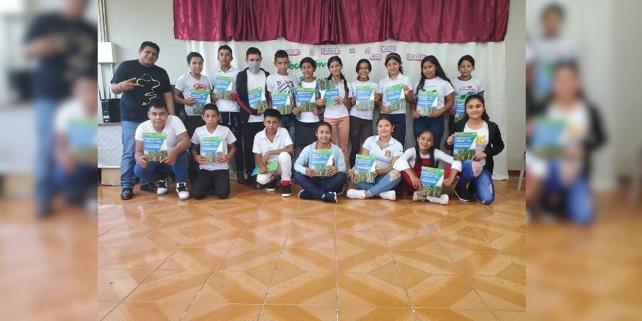 Protagonistas del Programa Vocación Productiva en la comunidad El Coyolar Reciben Cartillas e Insumos