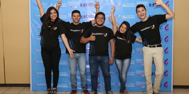 Encuentro con ganadores del  Hackathon 2017