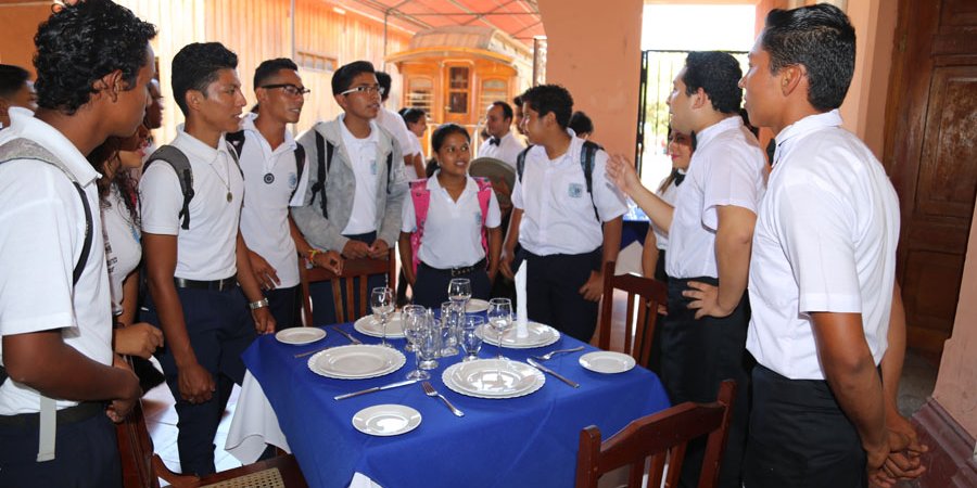 Cómo montar una mesa para un evento