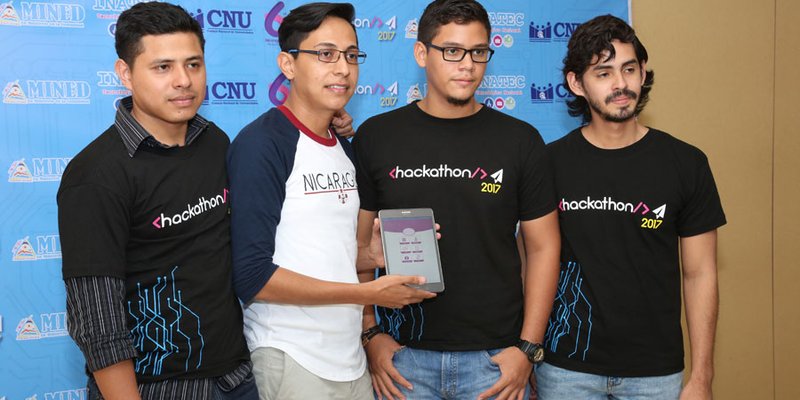 Encuentro con ganadores del  Hackathon 2017