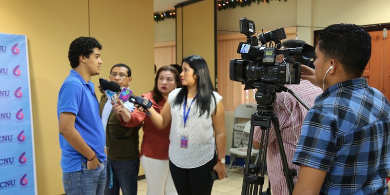 Encuentro con ganadores del  Hackathon 2017