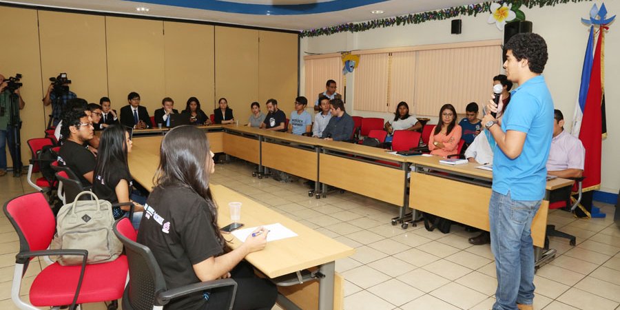 Consejo de Educación sostiene encuentro con ganadores del festival “Hackathon Nicaragua  2017”