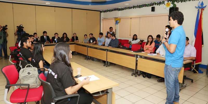 Encuentro con ganadores del  Hackathon 2017