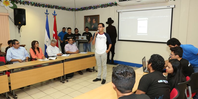 Encuentro con ganadores del  Hackathon 2017