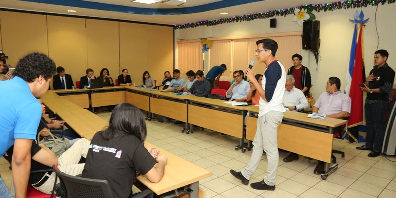 Encuentro con ganadores del  Hackathon 2017