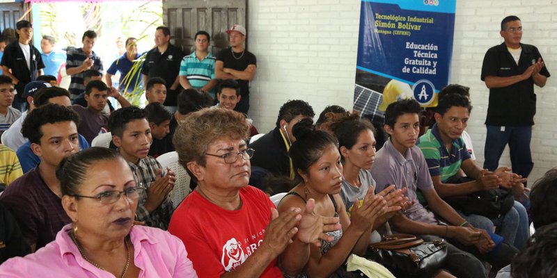 Entregan certificados de Emprendimiento Juvenil