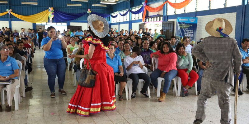 Entregan certificados de Emprendimiento Juvenil