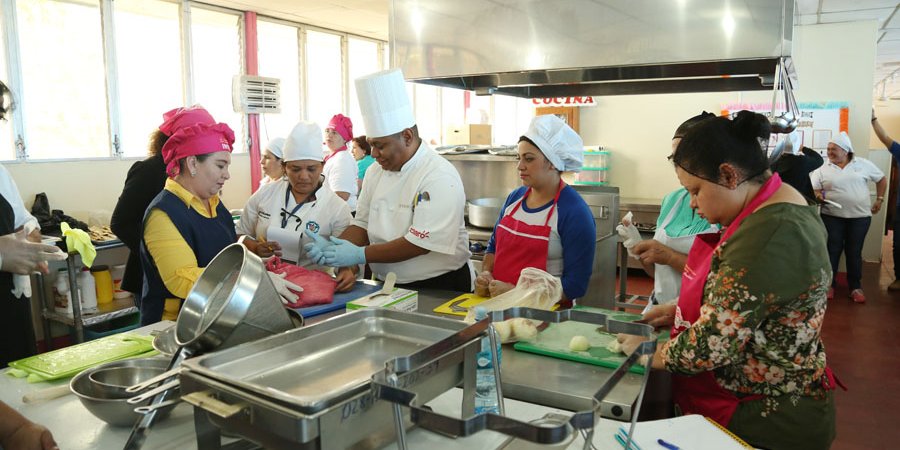 Protagonistas conocen nuevas técnicas de cocina