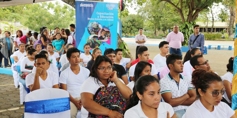 Develación de placa en honor héroe Camilo Ortega