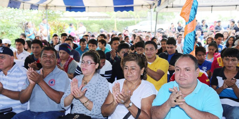 Develación de placa en honor héroe Camilo Ortega