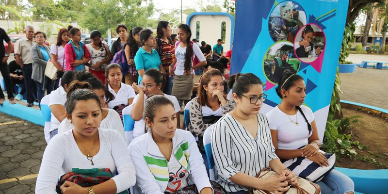 Develación de placa en honor héroe Camilo Ortega