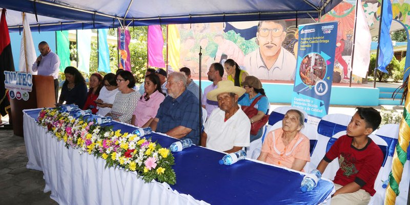 Develación de placa en honor héroe Camilo Ortega