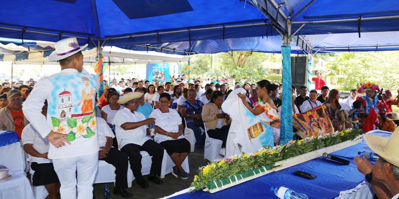 Develación de placa en honor héroe Camilo Ortega