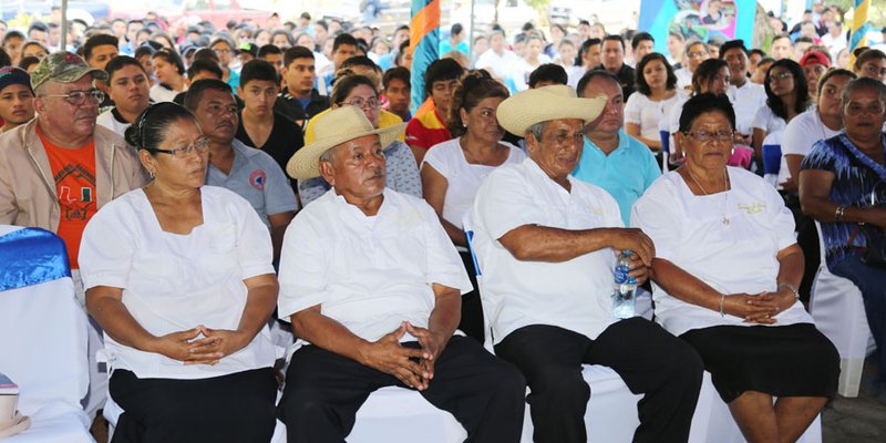 Develación de placa en honor héroe Camilo Ortega