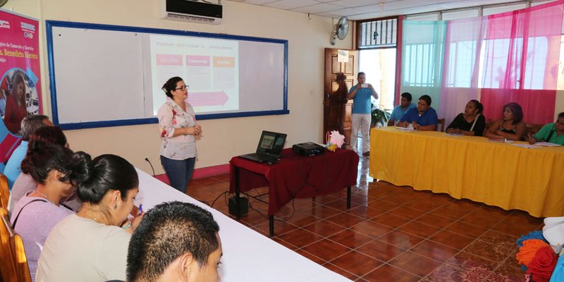 Encuentro con facilitadores de las Escuelas Municipales de Oficio