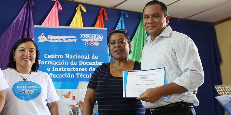 Docentes se certifican en de Módulo de Tutoría Virtual