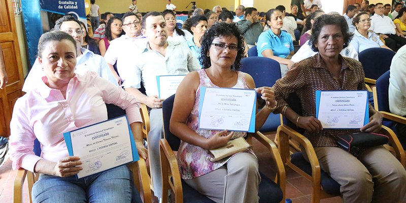 Docentes se certifican en de Módulo de Tutoría Virtual