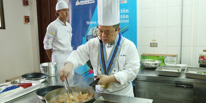 Estudiantes de Cocina comparten espacio con famoso Chef de China Taiwán