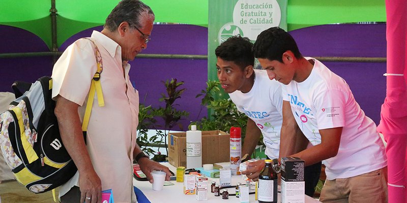 Estudiantes técnicos comprometidos con el medio ambiente, salud y seguridad vial