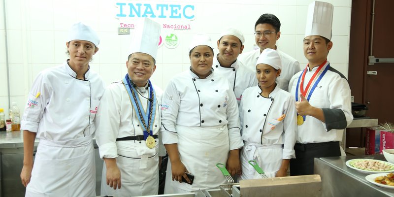 Estudiantes de Cocina comparten espacio con famoso Chef de China Taiwán