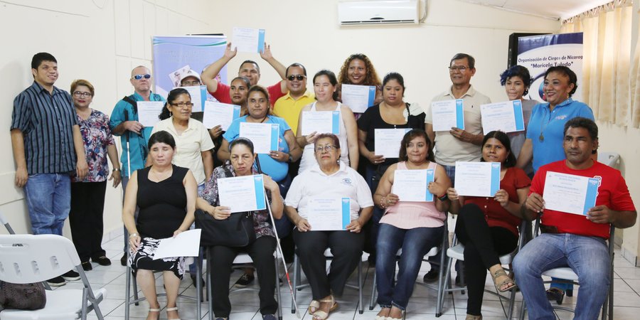 Personas con discapacidad visual finalizan Curso de Néctares y Conservas.
