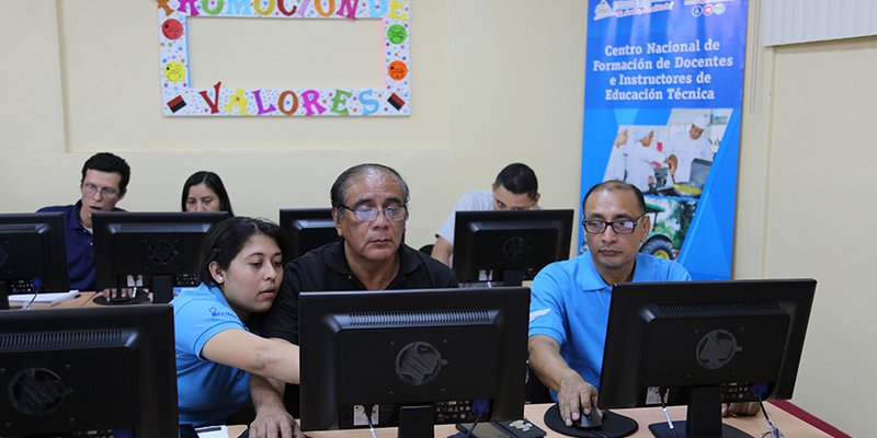 Docentes e instructores de Educación Técnica se capacitan para brindar mayor calidad