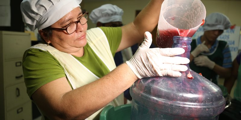 Personas No Videntes, aprenden a elaborar Vinos Naturales
