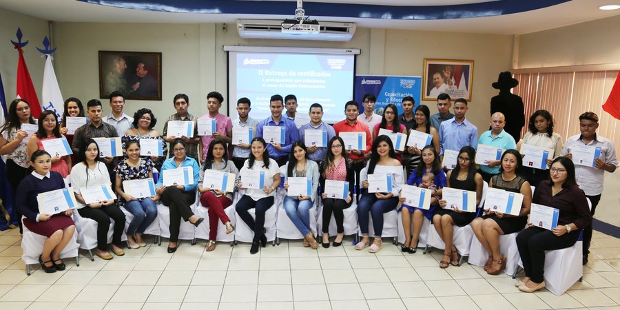 Protagonistas culminan con éxito curso de Inglés Comunicativo