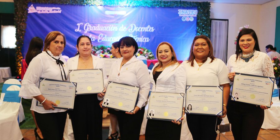 Centros Tecnológicos de León celebran su Primera Graduación de Docentes de Educación Técnica
