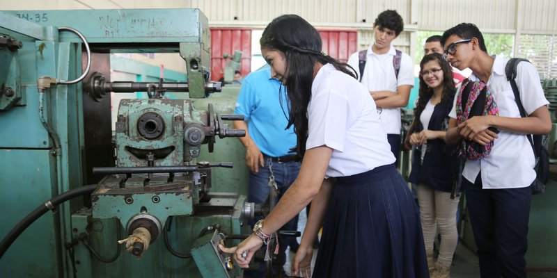 Recorrido en las instalaciones del Tecnológico Hugo Chávez