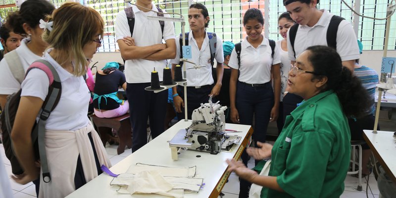 Recorrido en las instalaciones del Tecnológico Hugo Chávez