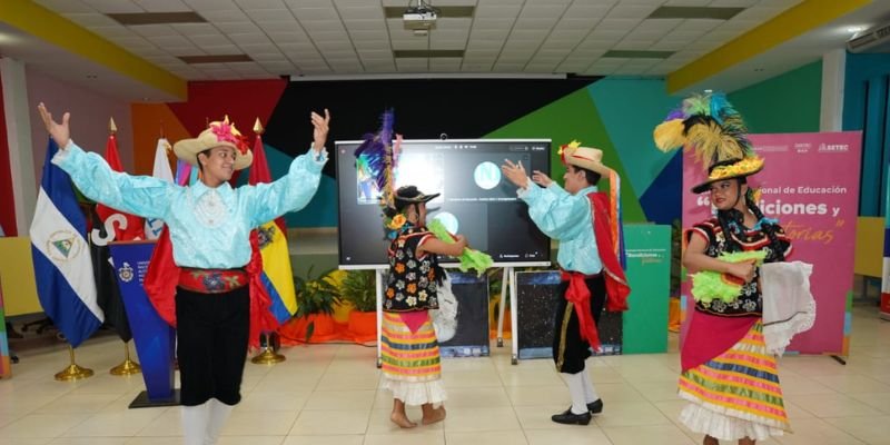 “Constelaciones y conocimiento: ciencia viva en el Sistema Educativo Nacional”
