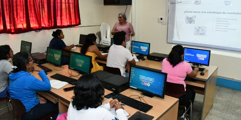 Avanza fortaleciendo de capacidades técnicas y tecnológicas a Artesanos y Emprendedores de Monimbó