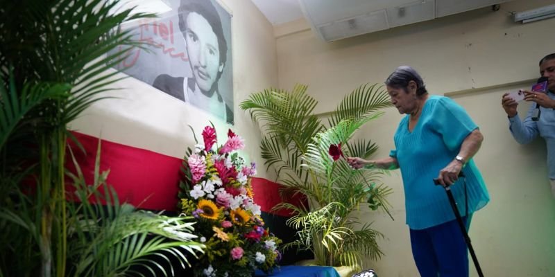 Acto conmemorativo en homenaje a la vida y legado histórico del martir revolucionario Ariel Darce