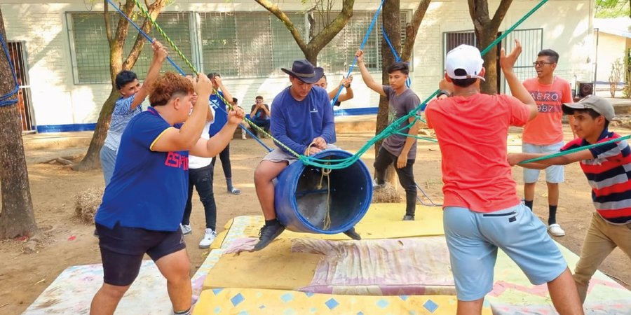 Estudiantes y servidores públicos del Centro Tecnológico Arlen Siu celebran Día del Agrónomo