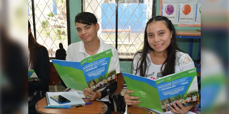 Reciben recursos didácticos en el Programa Vocación Productiva