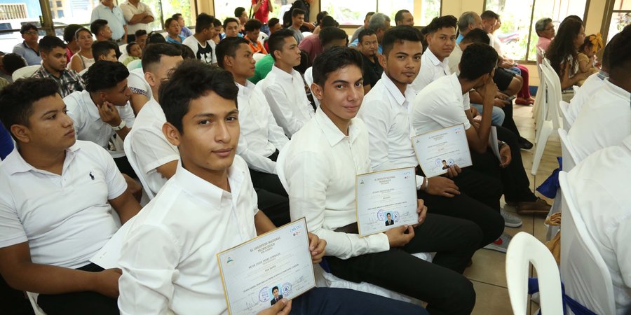Egresan estudiantes técnicos en mecánica, soldadura y mantenimiento industrial