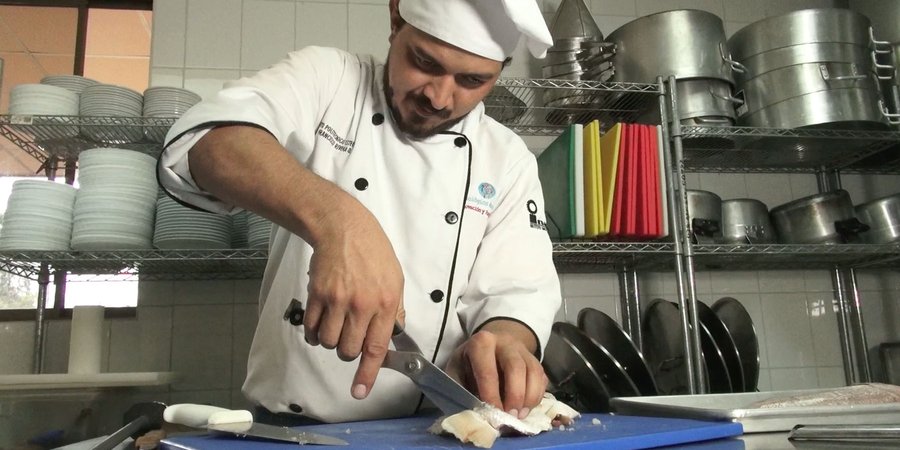 Joven Técnico en Cocina, el secreto mejor guardado de los Asados Apacunca en Estelí