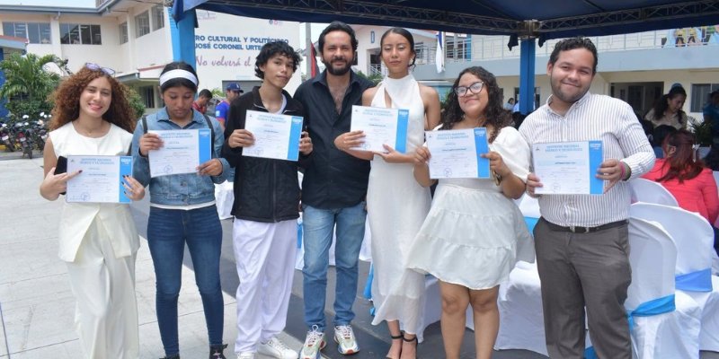 Centro Cultural y Politécnico José Coronel Urtecho entrega 690 certificados a egresados de cursos técnicos