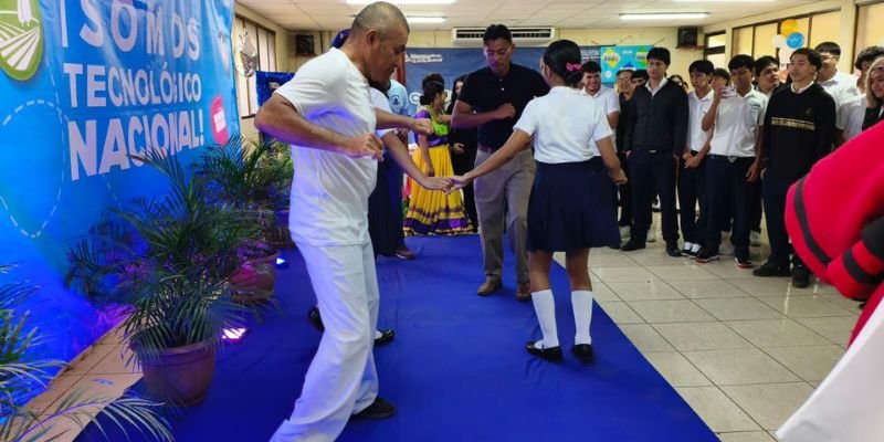 Centro Tecnológico de Diriamba conmemora el 87 aniversario del natalicio del Comandante Ricardo Morales Avilés