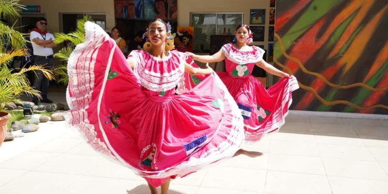 Centros Tecnológicos celebran el Día de la Alegría con entusiasmo, cultura y formación técnica