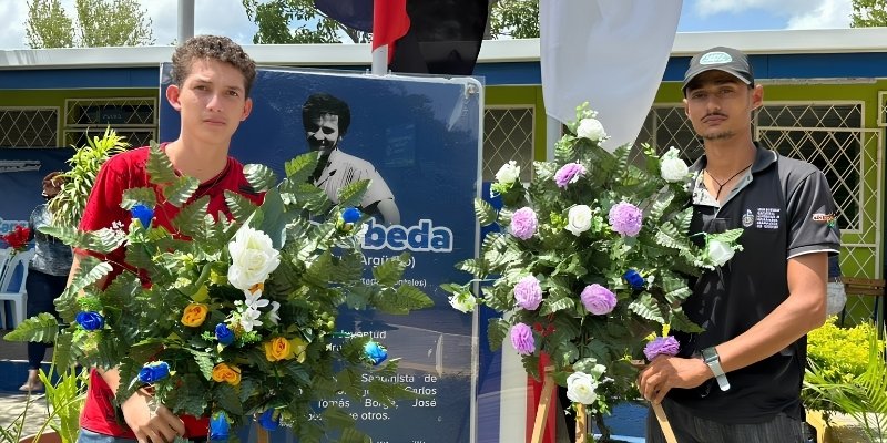 Comunidad Educativa honra el legado del comandante «Pablo Úbeda»