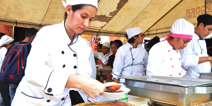 Feria gastronómica “Granada Orgullo de mi país” en honor a las fiestas patrias