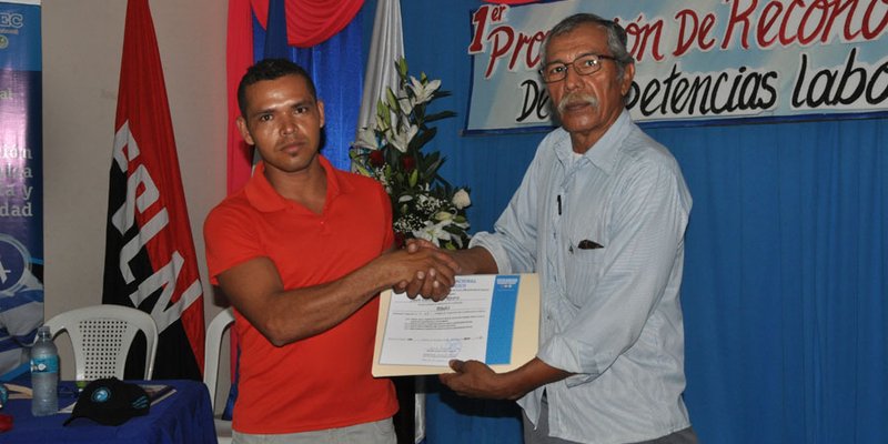 Certifican a Trabajadores de la Construcción