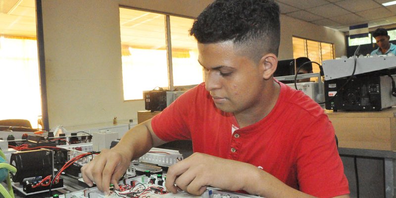 Estudiante Electrónica