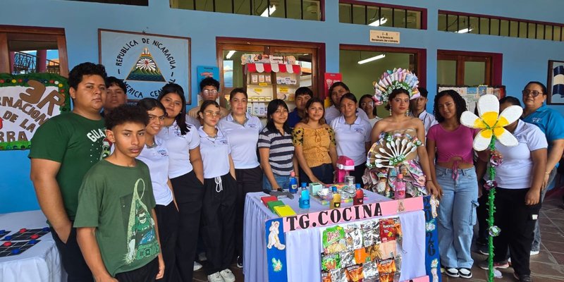 De residuos a creatividad estudiantes transforman reciclaje en innovación y aprendizaje